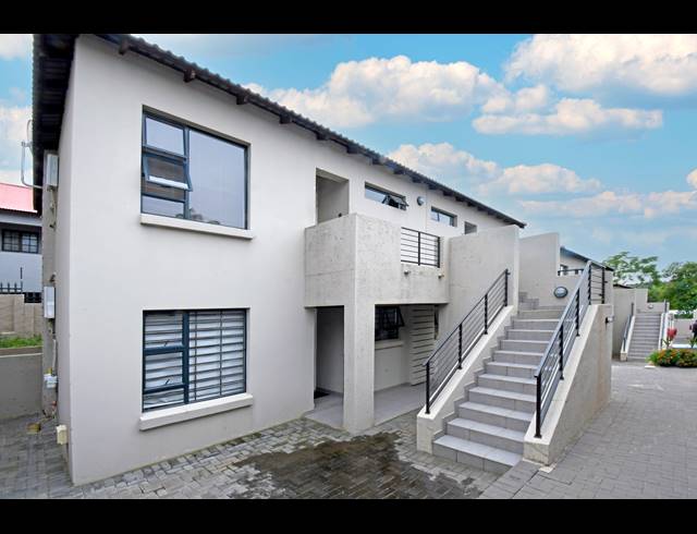2 BEDROOM TOWNHOUSE FOR SALE IN FERNDALE
